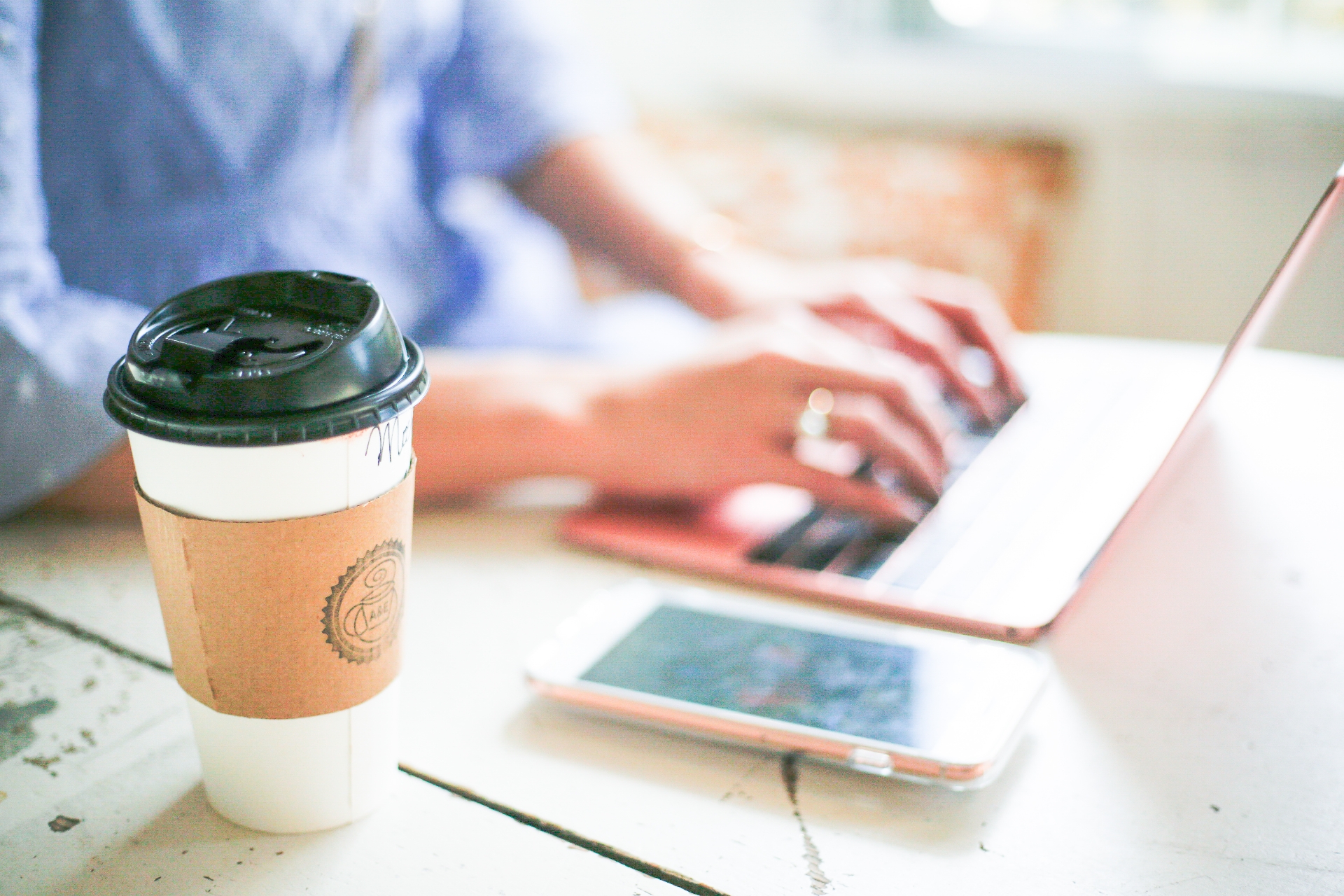 Man working on blog in coffee shop